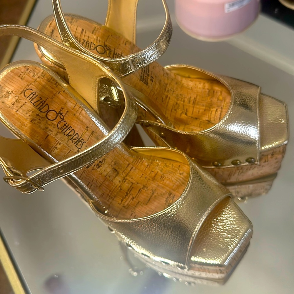 Super cute super high block heel shoes 💕